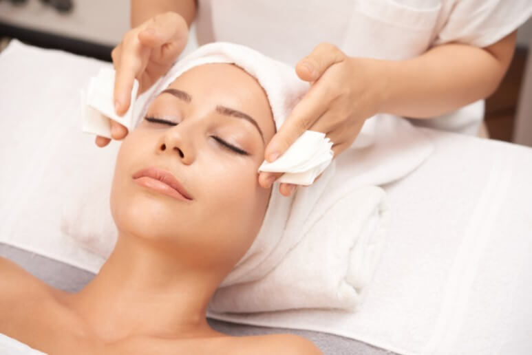 anti-aging masaz tvare a sije Anti- aging masáž tváre, dekoltu a šije